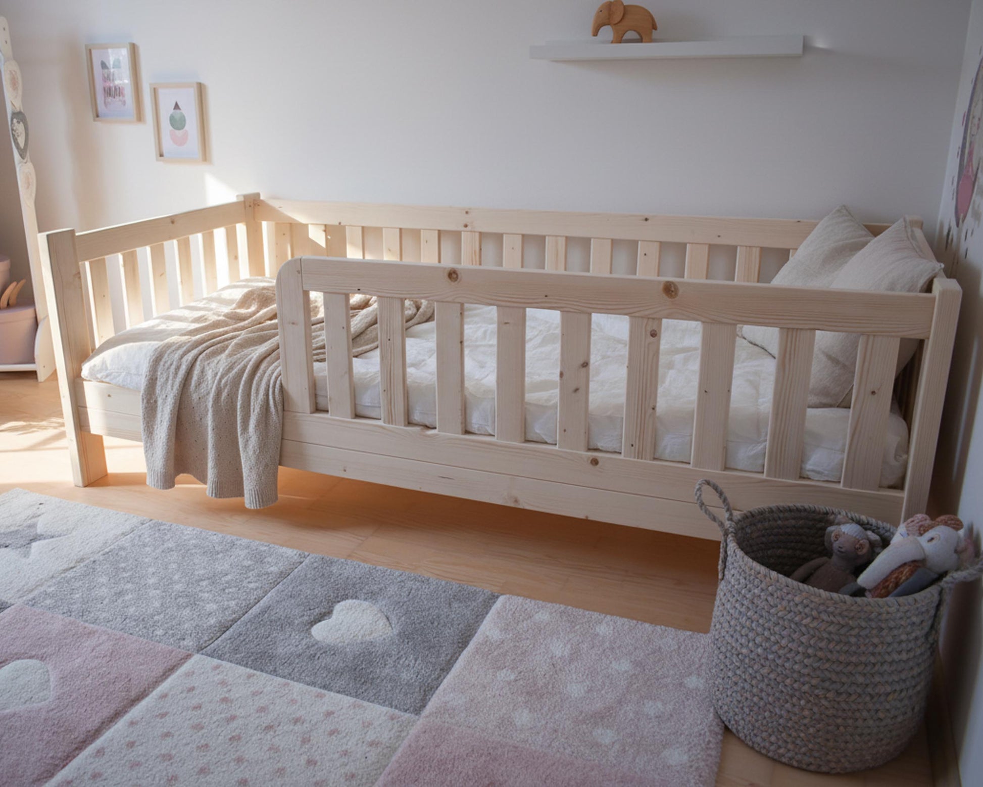 Minimalistlik lastevoodi naturaalpuidust, sobib modernsesse lastetuppa