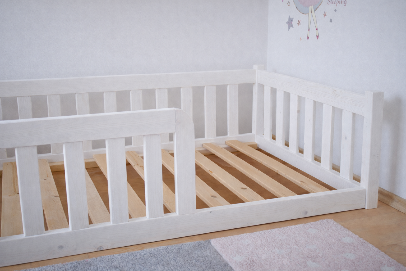 Valge puidust montessori stiilis põrandavoodi