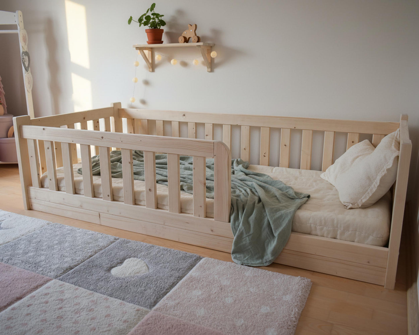 SOVA laste põrandavoodi turvapiiretega, naturaalsest puidust