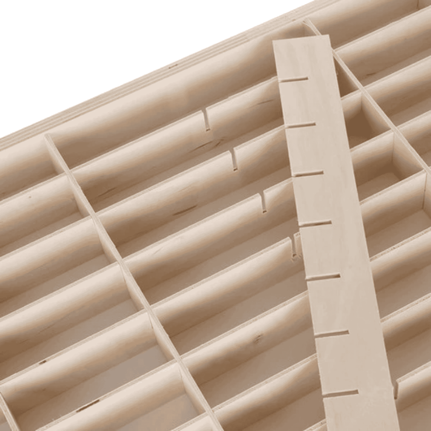 Puidust mudelautode riiul – 54 pesaga