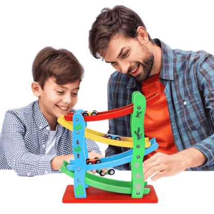 Puidust värviline auto kaldtee